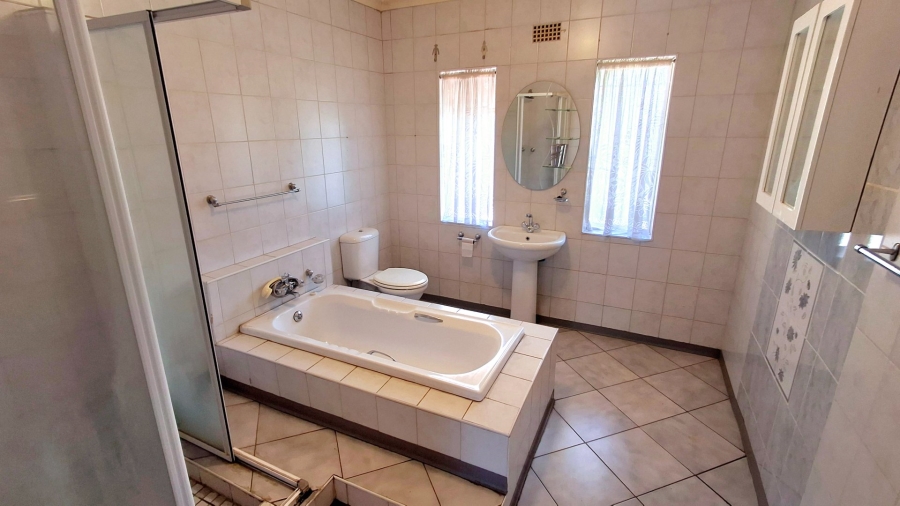3 Bedroom Property for Sale in Roodia Free State